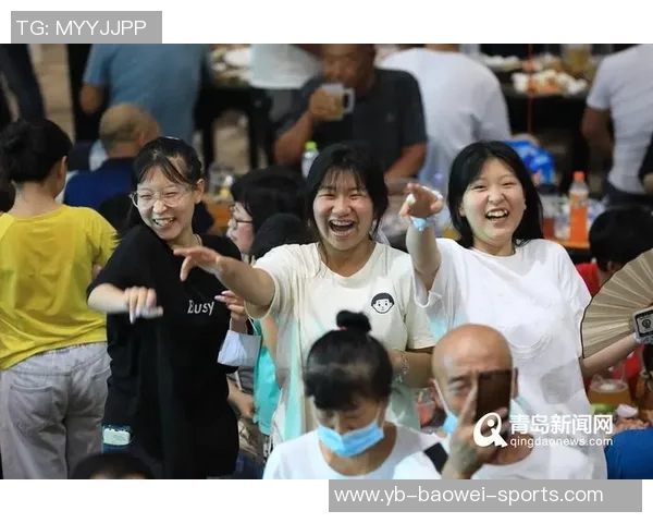 凯恩与妻子共享啤酒节欢乐时光为这一周的美好回忆添上完美句号 凯恩与妻子共享啤酒节欢乐时光为这一周的美好回忆添上完美句号